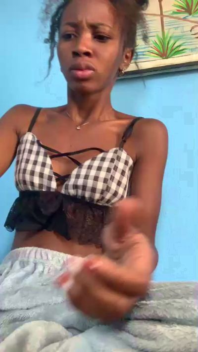 nanah21 live cam on Cam4