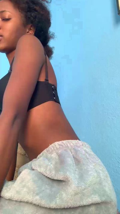 nanah21 live cam on Cam4