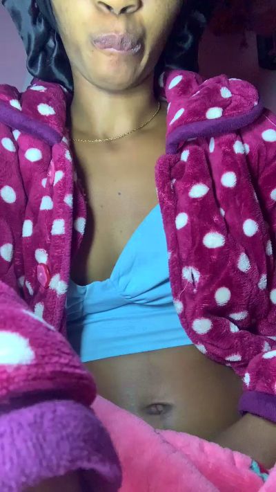 nanah21 live cam on Cam4