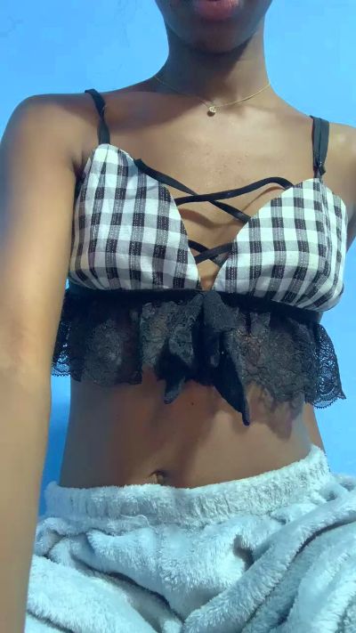nanah21 live cam on Cam4