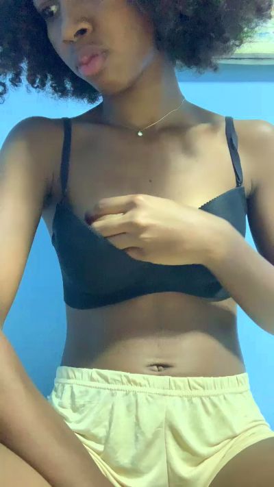 nanah21 live cam on Cam4