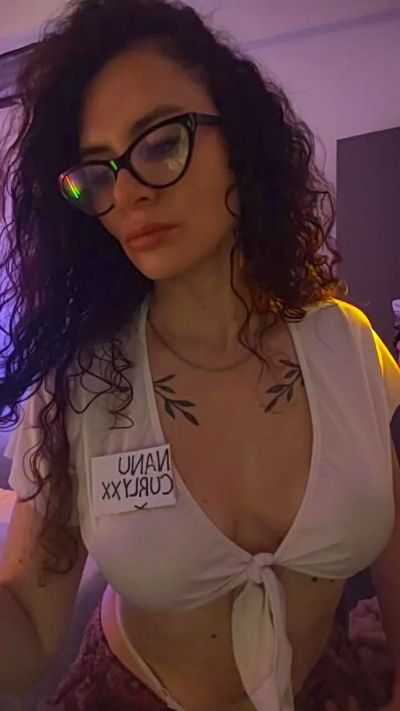 nanuxxx1 live cam on Cam4