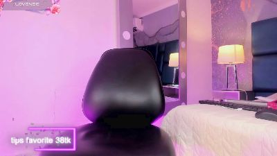 naomii_collins_ live cam on Cam4