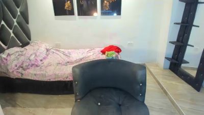 naommykristenn live cam on Cam4