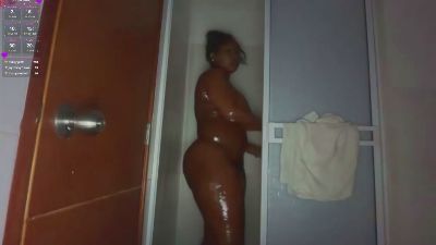 naomyxxx4 live cam on Cam4
