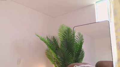 naomyxxx4 live cam on Cam4