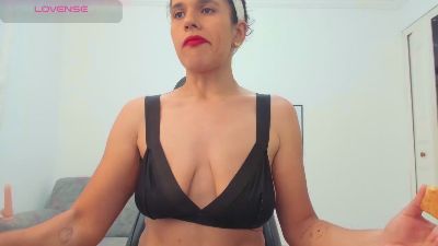 natalia_curvy live cam on Cam4