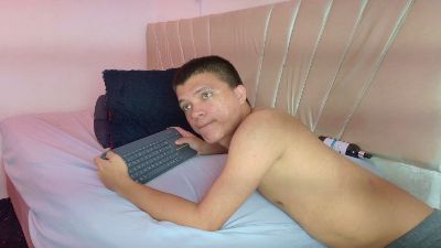 natasha_n_robin live cam on Cam4
