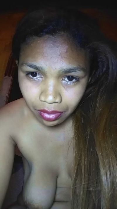 nathalie98 live cam on Cam4
