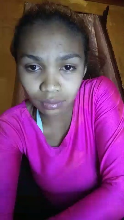 nathalie98 live cam on Cam4