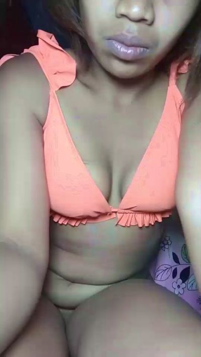 nathalie98 live cam on Cam4