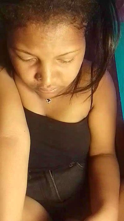 natty_kiss2 live cam on Cam4