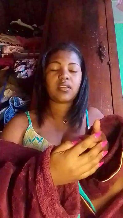 natty_kiss2 live cam on Cam4