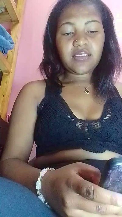 natty_kiss2 live cam on Cam4