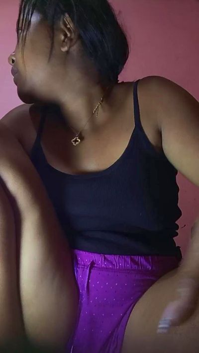 natty_kiss2 live cam on Cam4