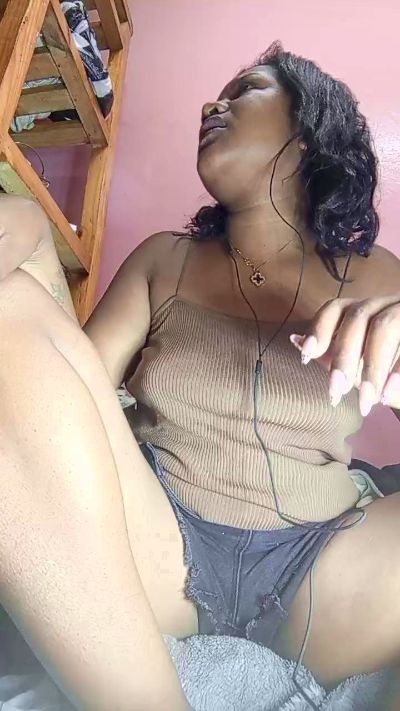 natty_kiss2 live cam on Cam4