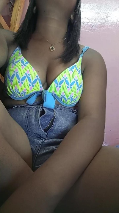 natty_kiss2 live cam on Cam4