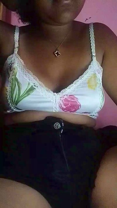 natty_kiss2 live cam on Cam4