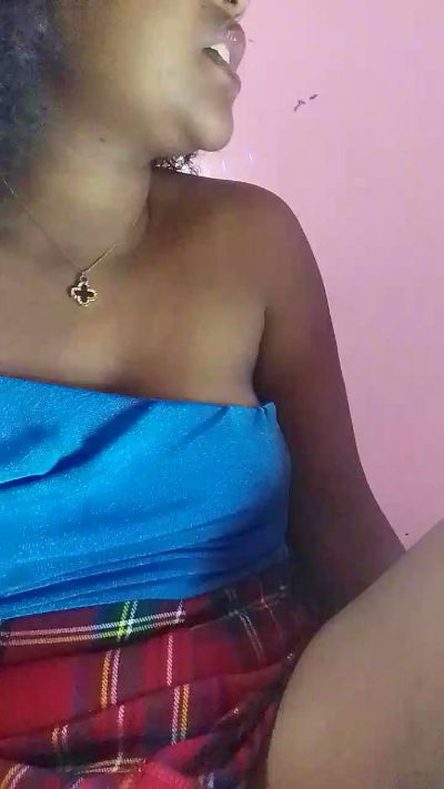 natty_kiss2 live cam on Cam4
