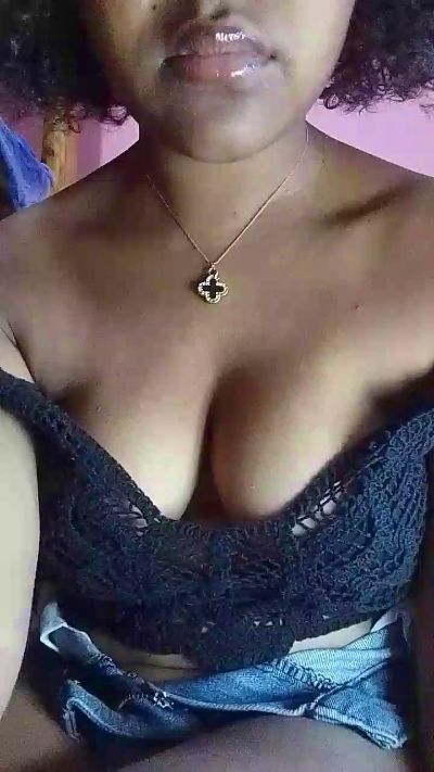 natty_kiss2 live cam on Cam4