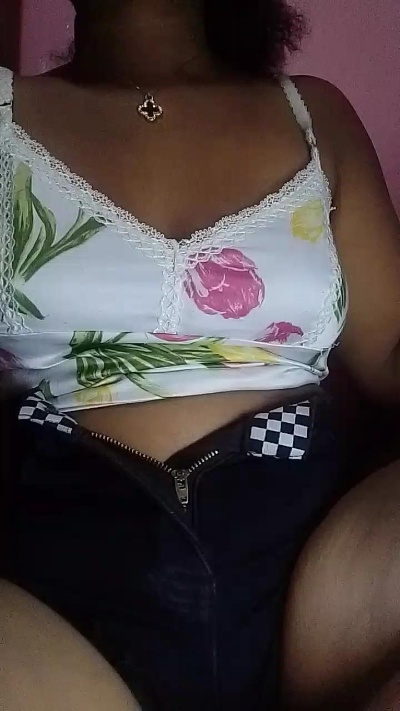 natty_kiss2 live cam on Cam4