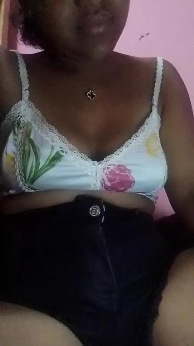 natty_kiss2 live cam on Cam4