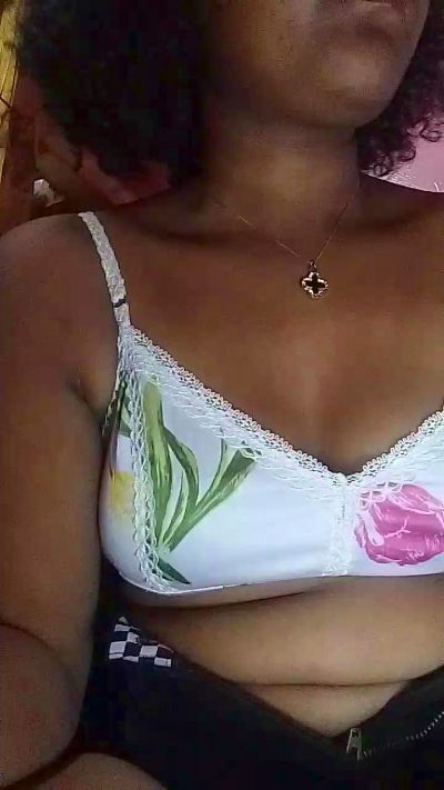 natty_kiss2 live cam on Cam4