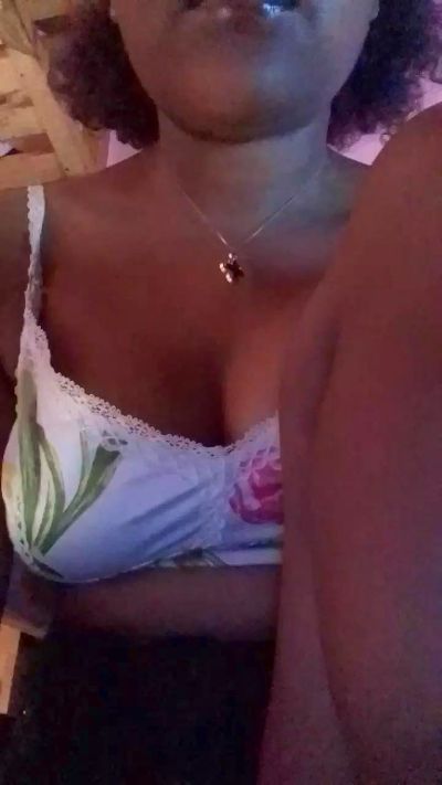 natty_kiss2 live cam on Cam4