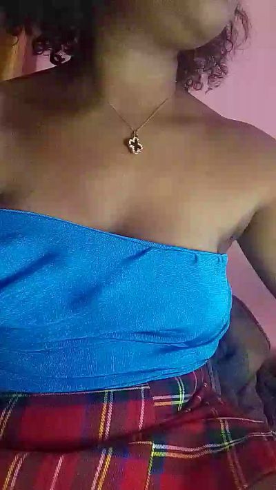 natty_kiss2 live cam on Cam4
