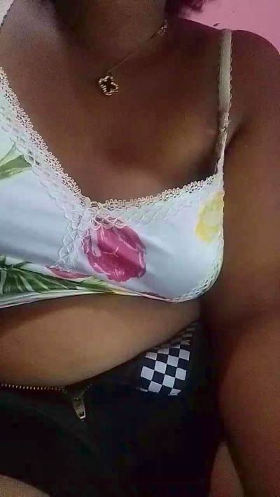natty_kiss2 live cam on Cam4