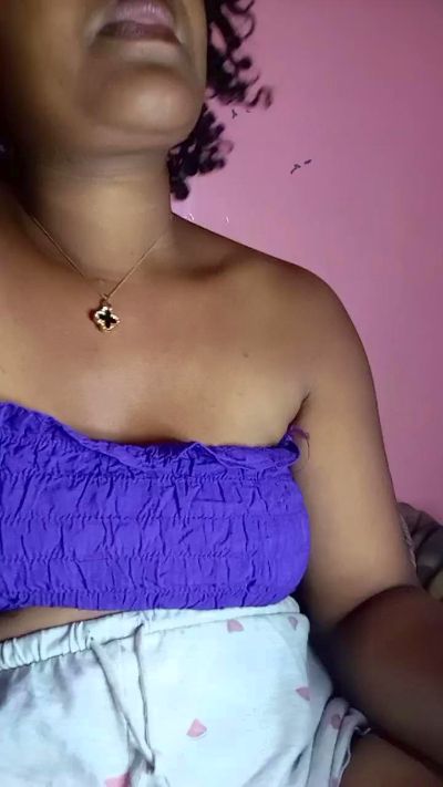 natty_kiss2 live cam on Cam4