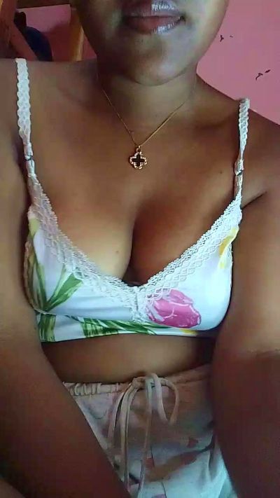 natty_kiss2 live cam on Cam4