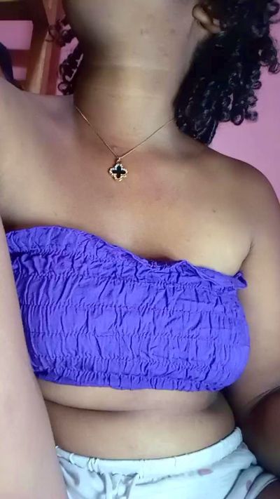 natty_kiss2 live cam on Cam4