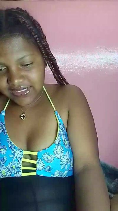 natty_kiss2 live cam on Cam4