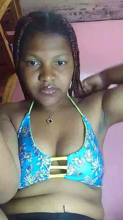 natty_kiss2 live cam on Cam4