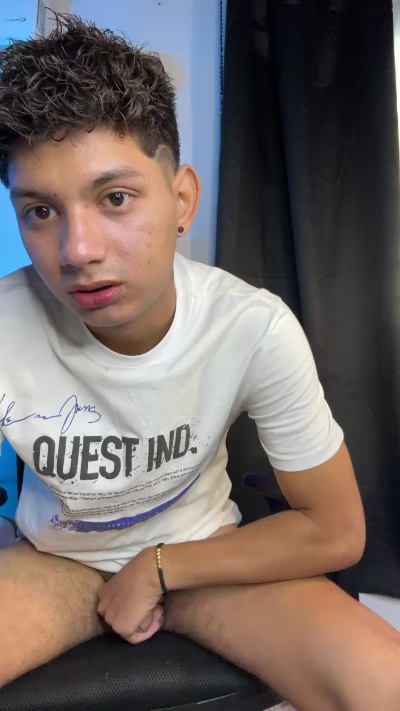 naughty_daniel live cam on Cam4