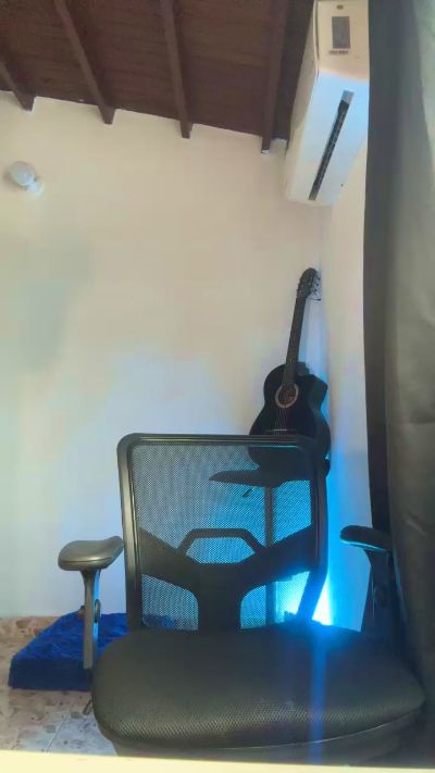 naughty_daniel live cam on Cam4