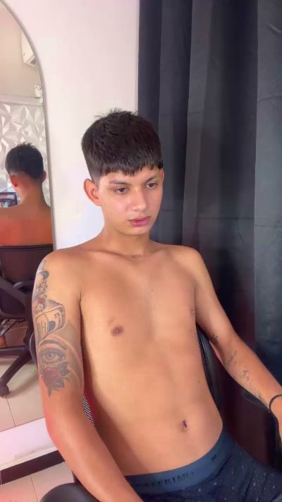 naughty_daniel live cam on Cam4