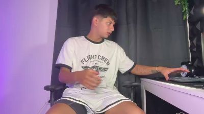 naughty_daniel live cam on Cam4