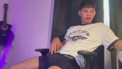 naughty_daniel live cam on Cam4