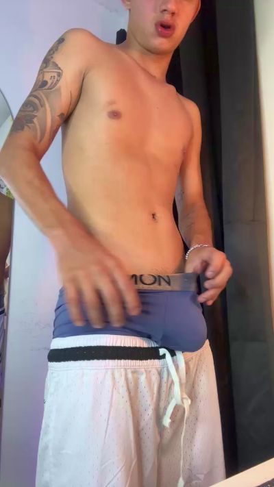 naughty_daniel live cam on Cam4