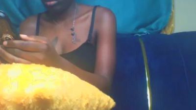 naughtygurly4d2 live cam on Cam4