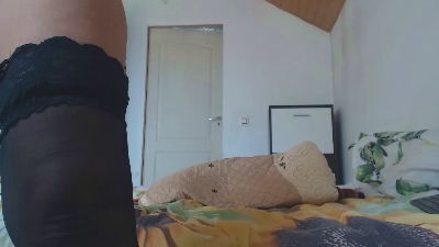 naughtymilfT live cam on Cam4