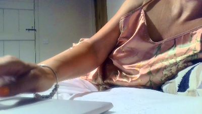 naughtywife21 live cam on Cam4