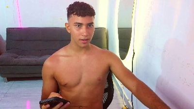 naugthy_boy77 live cam on Cam4