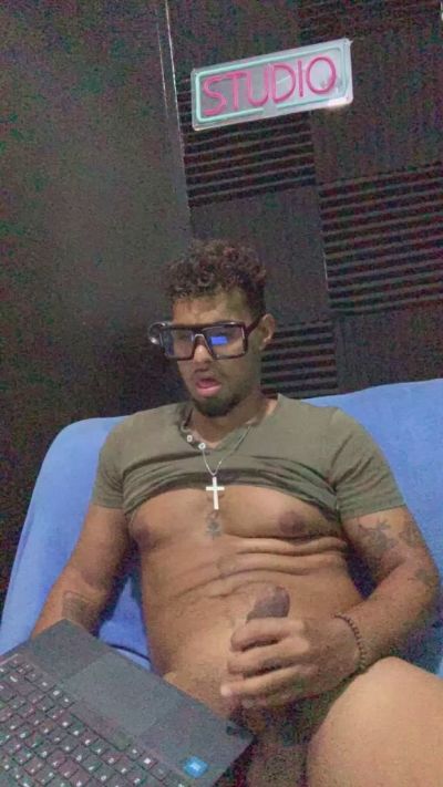 negrocaliente04 live cam on Cam4