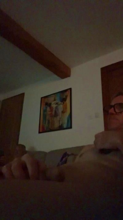 newcal32 live cam on Cam4