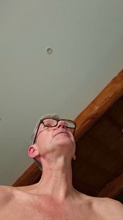 newcal32 live cam on Cam4