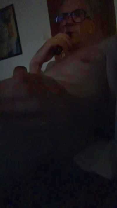 newcal32 live cam on Cam4