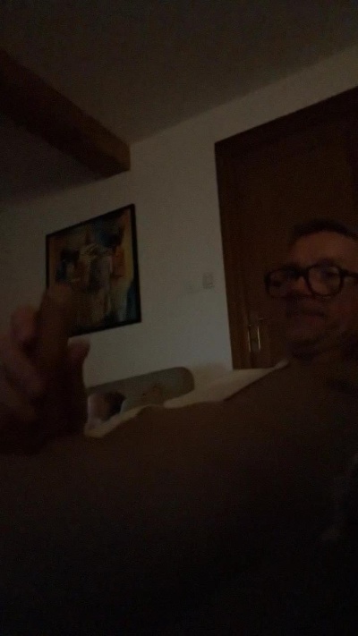 newcal32 live cam on Cam4